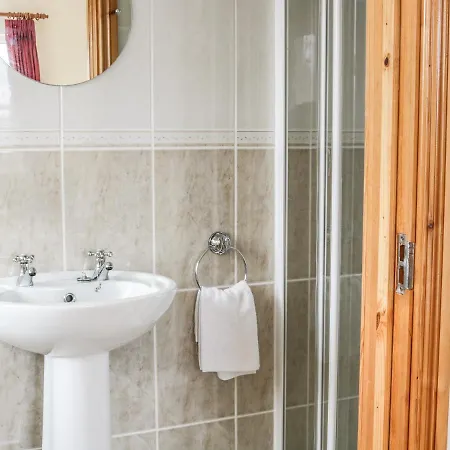 בית נופש Mcguire's Barnatra